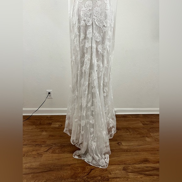 Willowby by Watters Aileene Wedding Dress - Picture 9 of 15